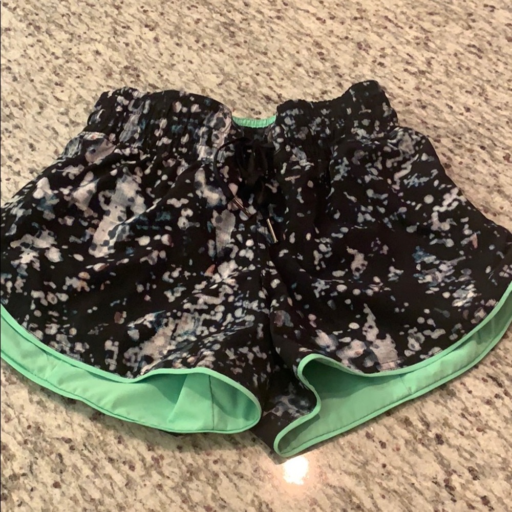 Lululemon Choose a Side reversible shorts